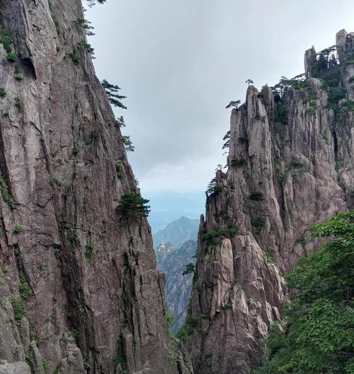 探索黄山（玩转云海仙境，畅享大自然之美）